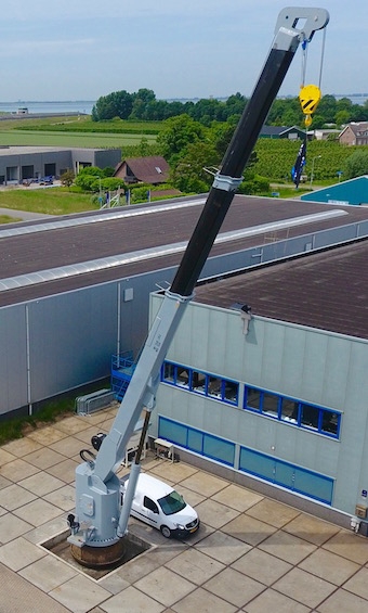 marine-telescoping-boom-crane-01